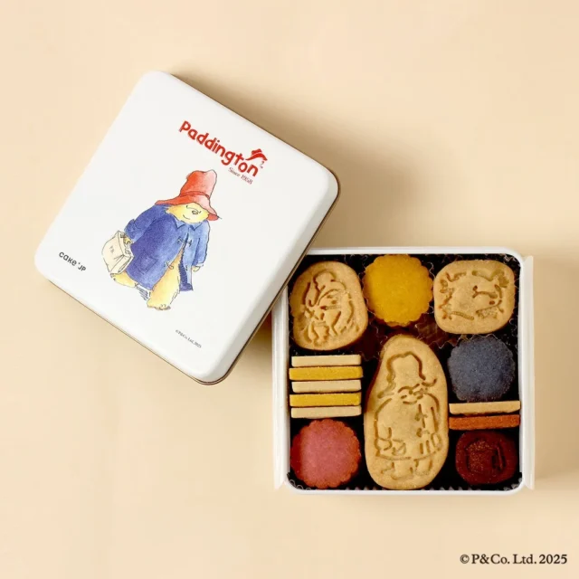 「パディントン」クッキー缶。パディントンベアの形をしたクッキー