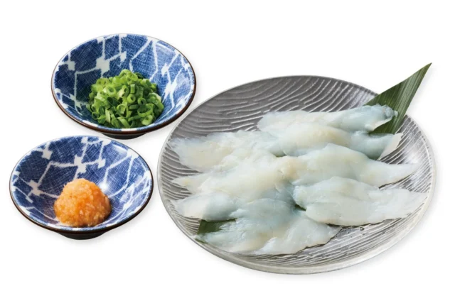 ふぐしゃぶ用のふぐの身と薬味