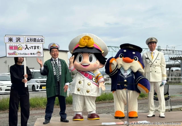 桃太郎が米沢のイベントで市長や駅長と交流している様子