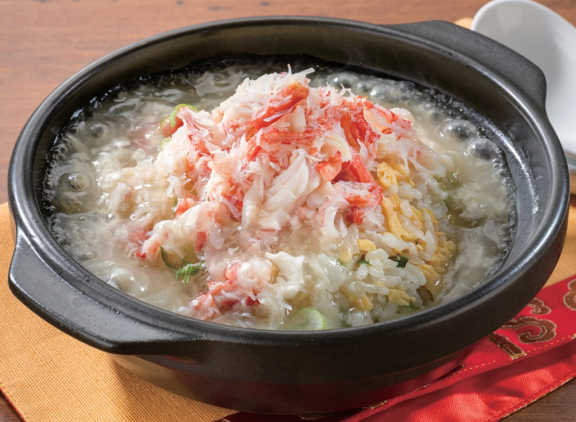 蟹が3倍に増量された本ずわい蟹あんかけ土鍋チャーハン