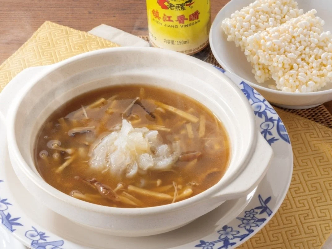 鶏白湯とネギ油が香る濃厚ふかひれスープとおこげ
