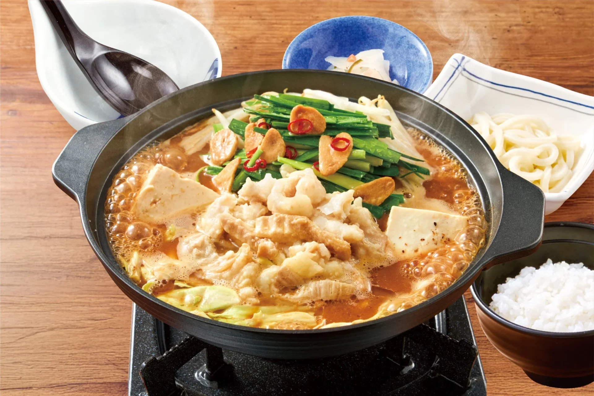 夢庵「牛もつ鍋と鍋セット〈まろやか味噌仕立て〉」