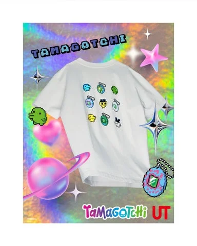 ロゴ&キャラクターTシャツ(背面)とたまごっち本体の集合イメージ