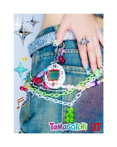 腰に下げたUTオリジナルたまごっちのクローズアップイメージ