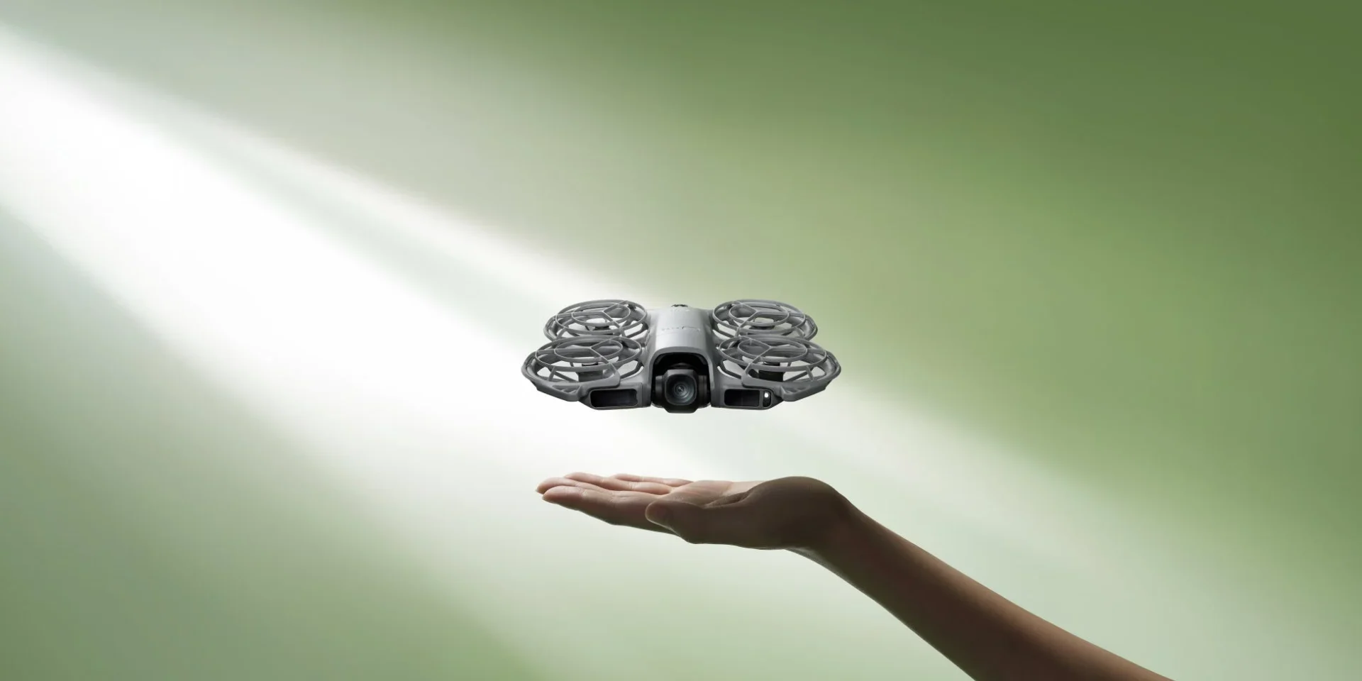 手のひらで操作できる超小型ドローン！　DJI Neo 2が販売開始