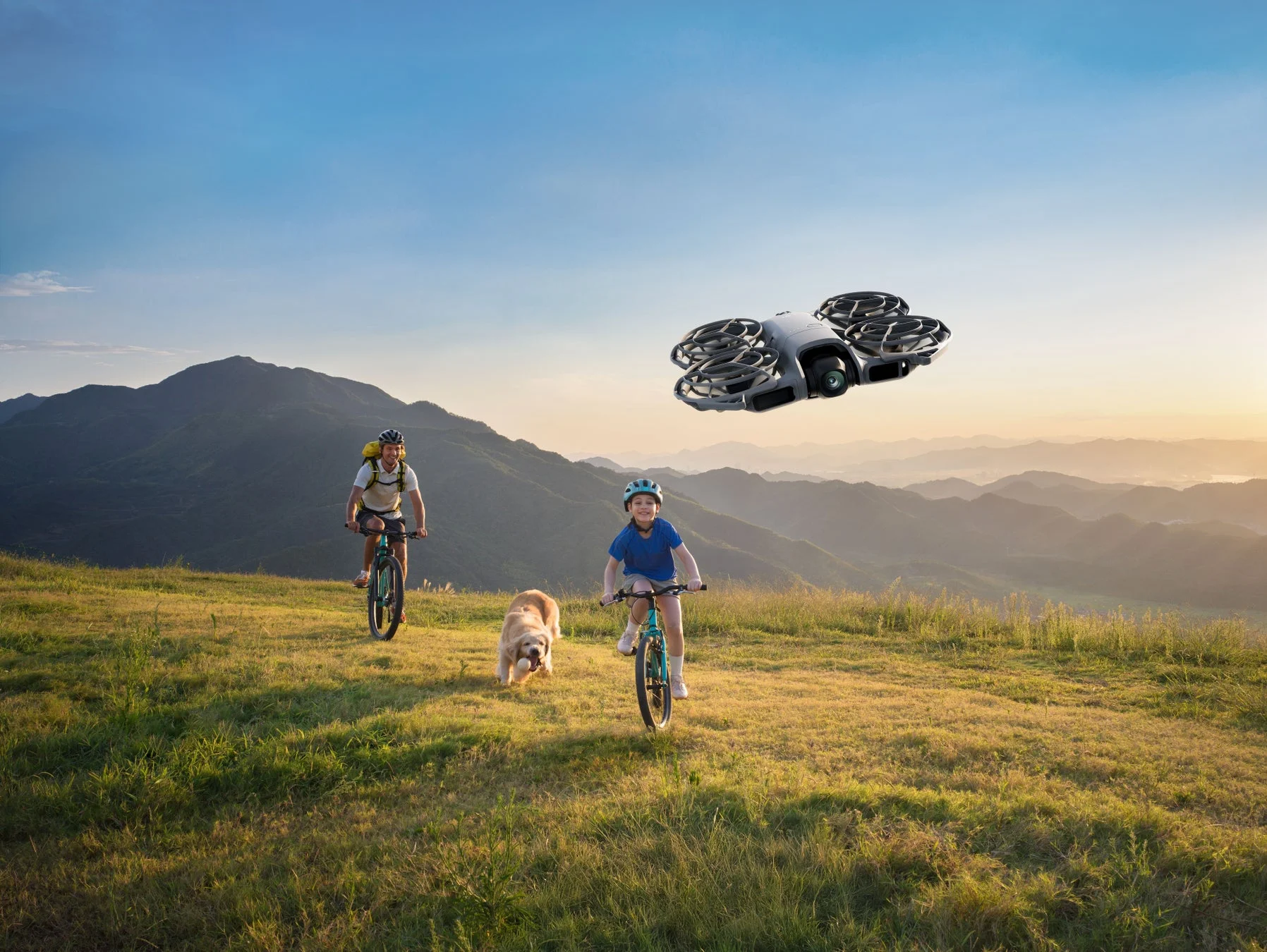 サイクリングする家族をActiveTrackで追従撮影するDJI Neo 2