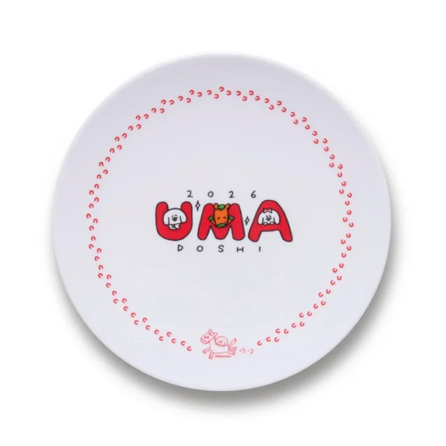 パントビスコ氏コラボのニューイヤープレート(白、2026 UMA DOSHI 赤)
