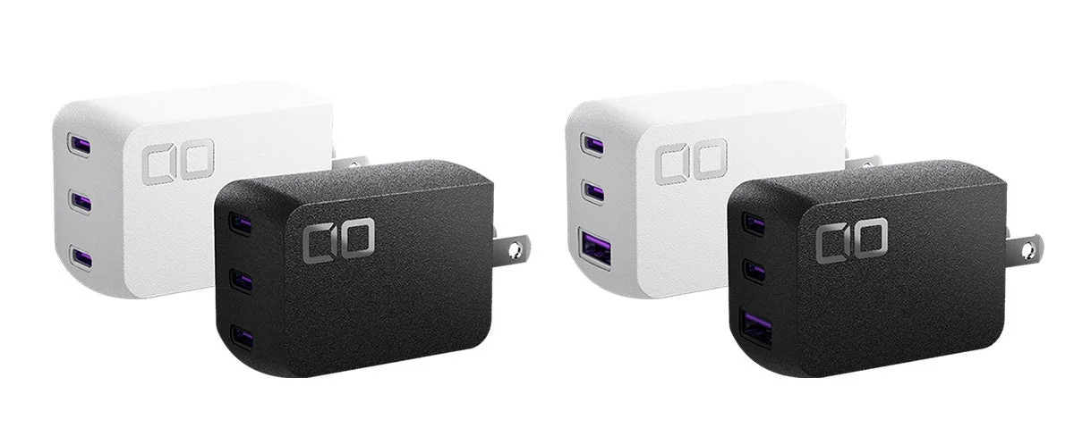 世界最小級67W 3ポート充電器 NovaPort TRIOⅡ 67Wの黒と白の本体写真