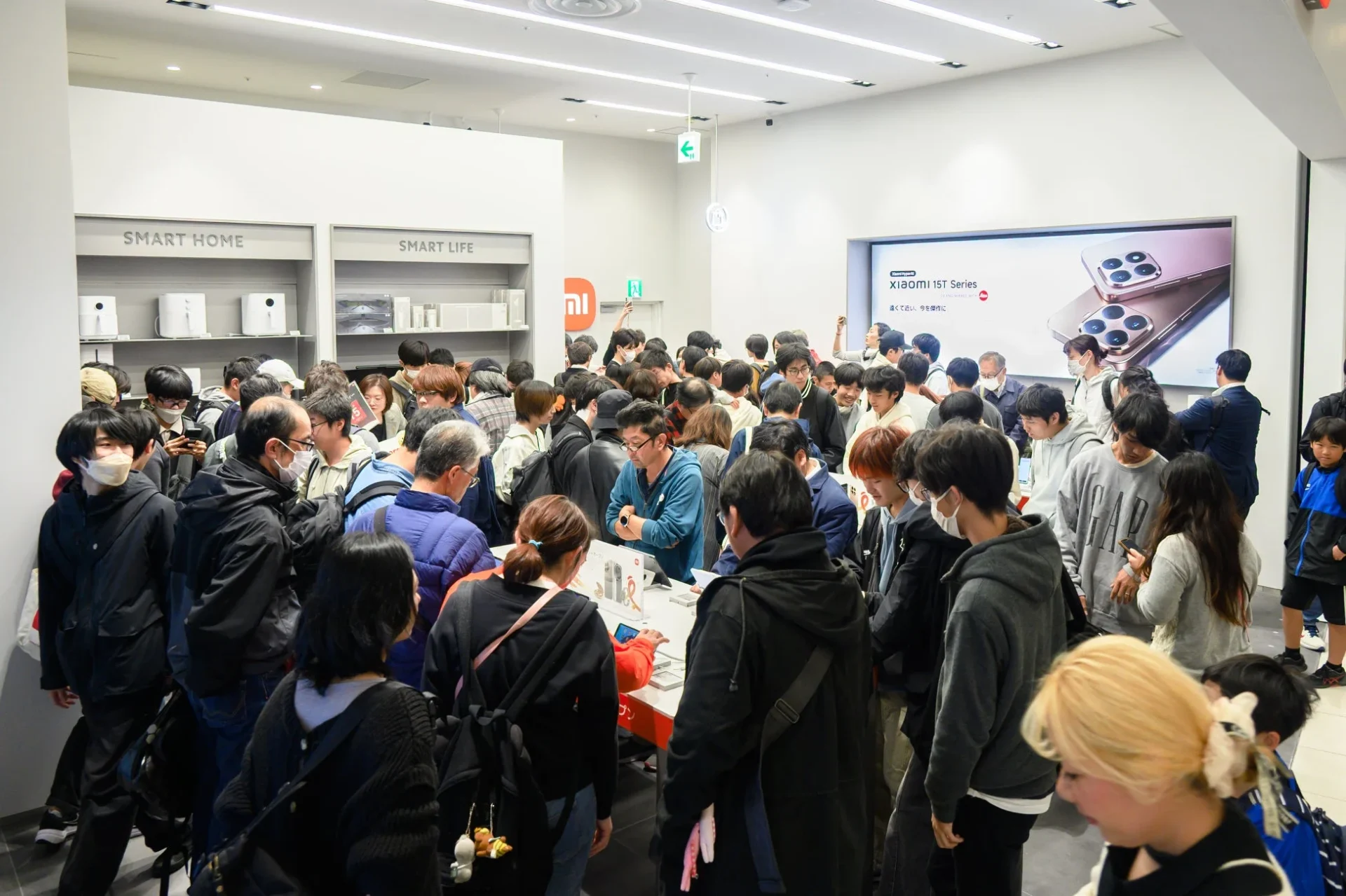 Xiaomi Storeイオンレイクタウンkaze店オープン初日の賑わう店内