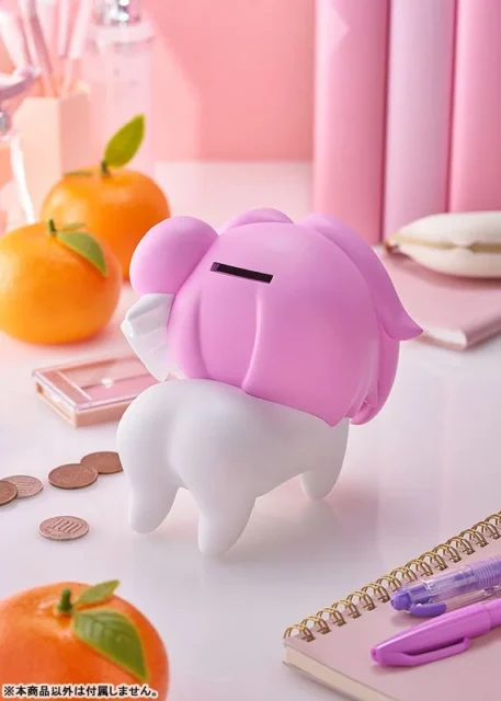 貯金箱のスリットが見えるDOROフィギュアの背面(ピンク背景)