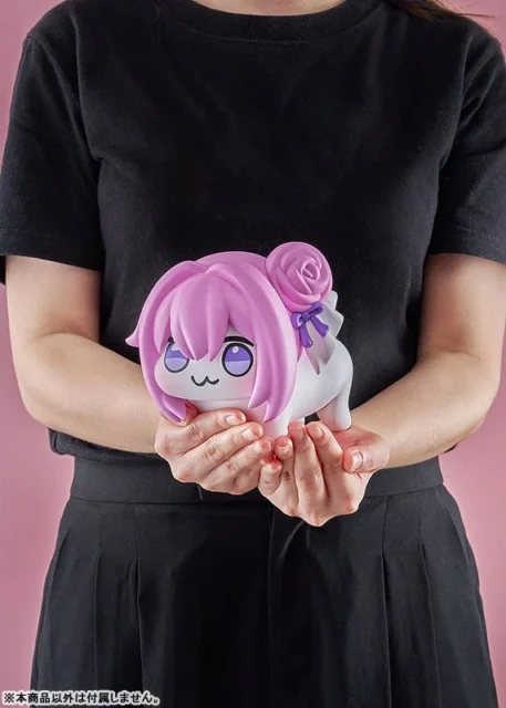 DOROフィギュアを両手で持った際のサイズ感