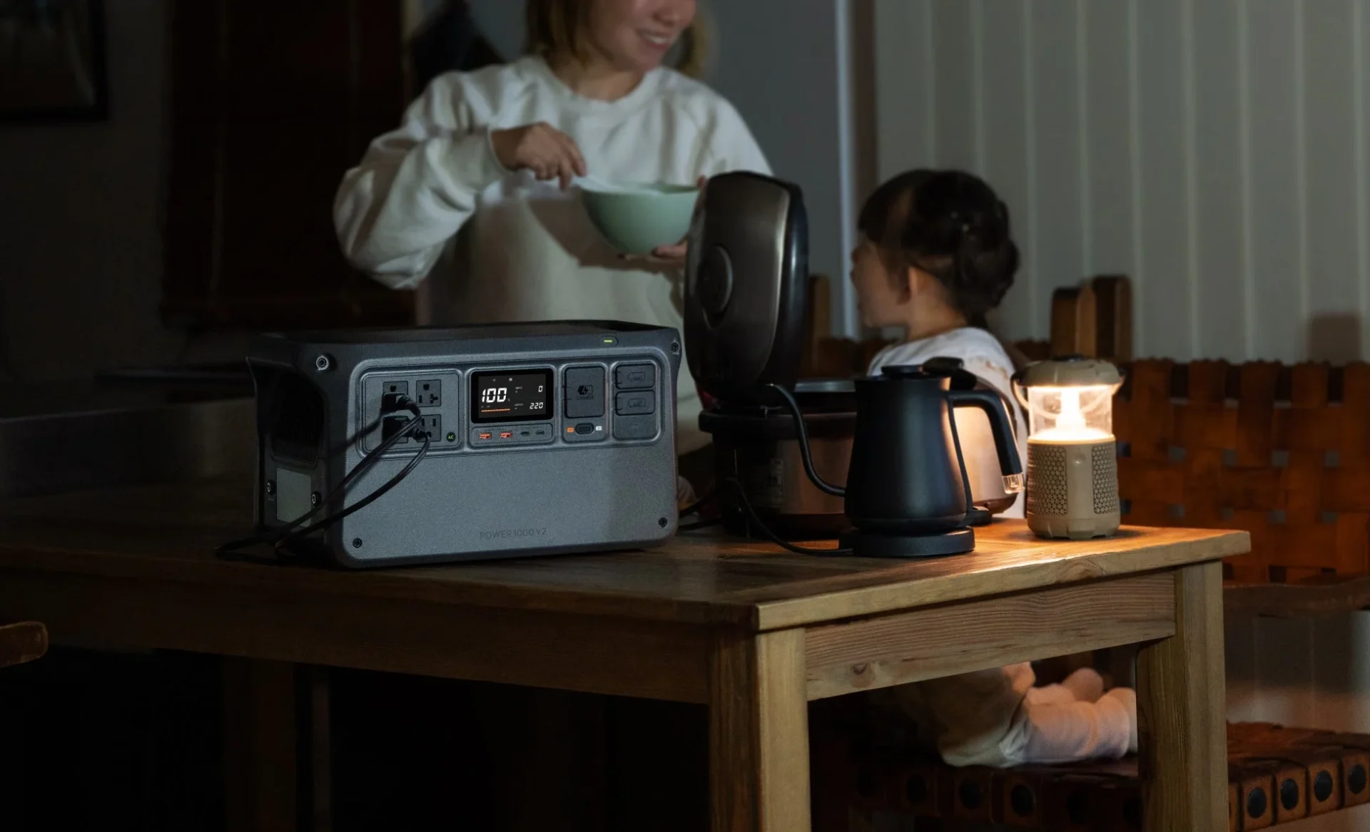 DJI Power 1000 V2を家庭で使用する様子