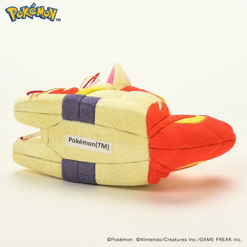 江戸木目込人形「ポニータ」の底面にあるPokémonロゴ