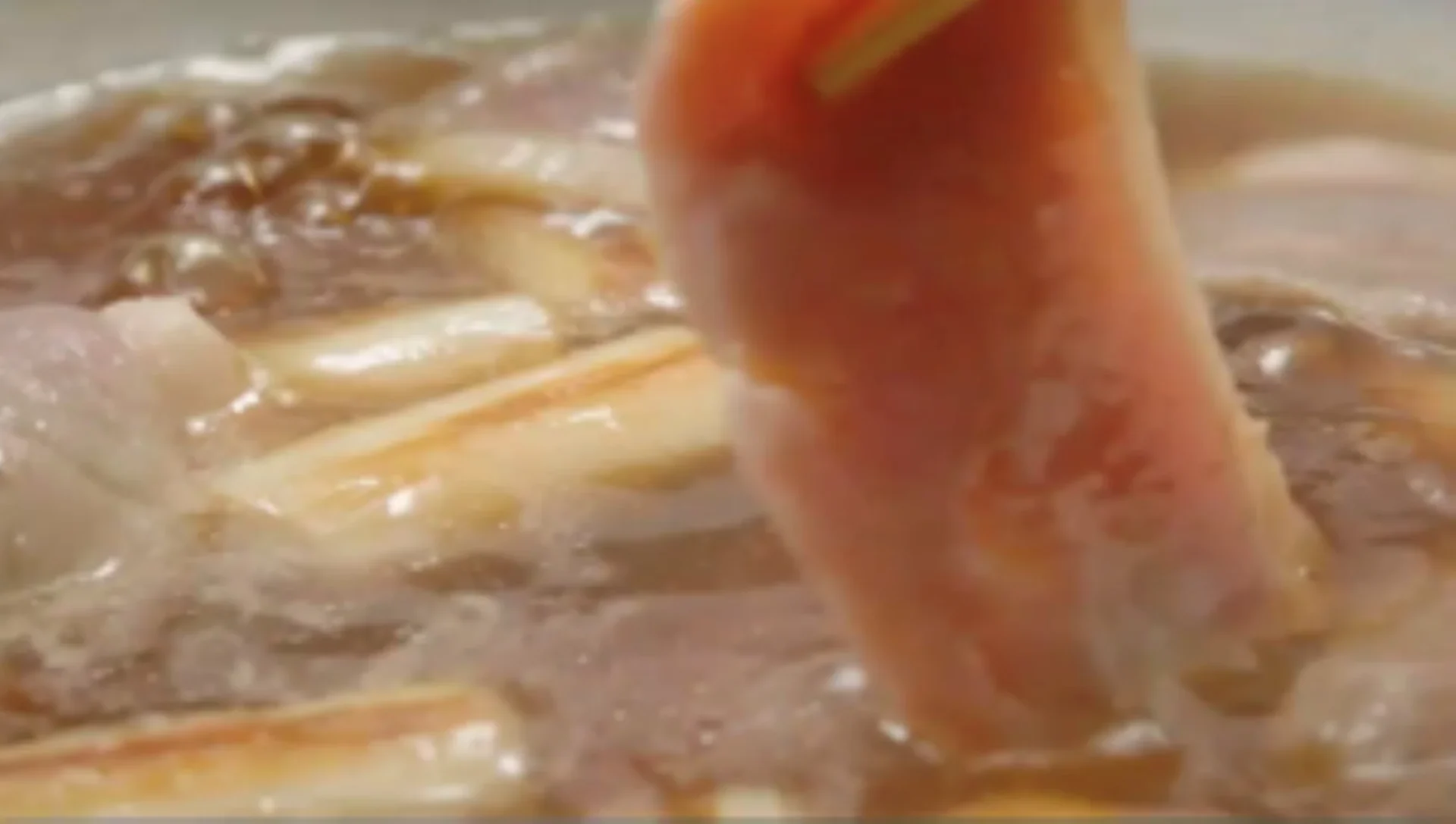 丸亀製麺の鴨ねぎうどん、注文ごとに火入れされるしっとりやわらかな合鴨肉