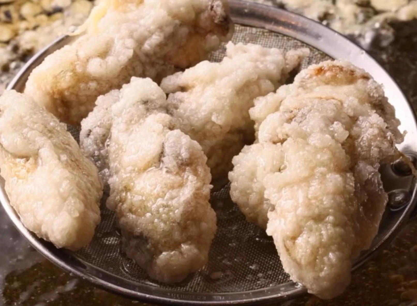 丸亀製麺のこく旨 牡蠣バターぶっかけうどん、旨みが凝縮された揚げ牡蠣