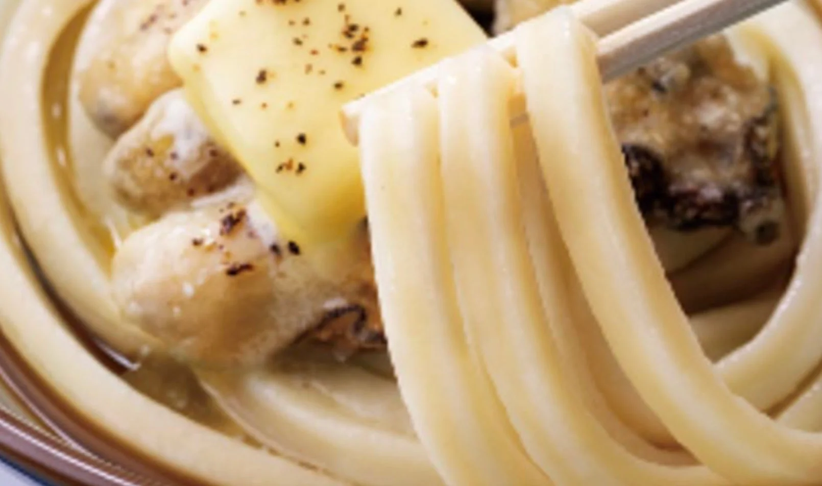 丸亀製麺のこく旨 牡蠣バターぶっかけうどん、特製海醤だれとバターでこく深い味わい