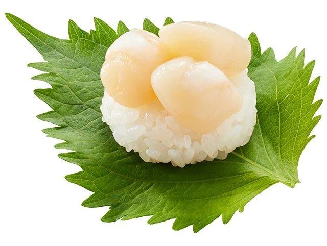 大葉で包まれた生小柱大葉包み寿司。