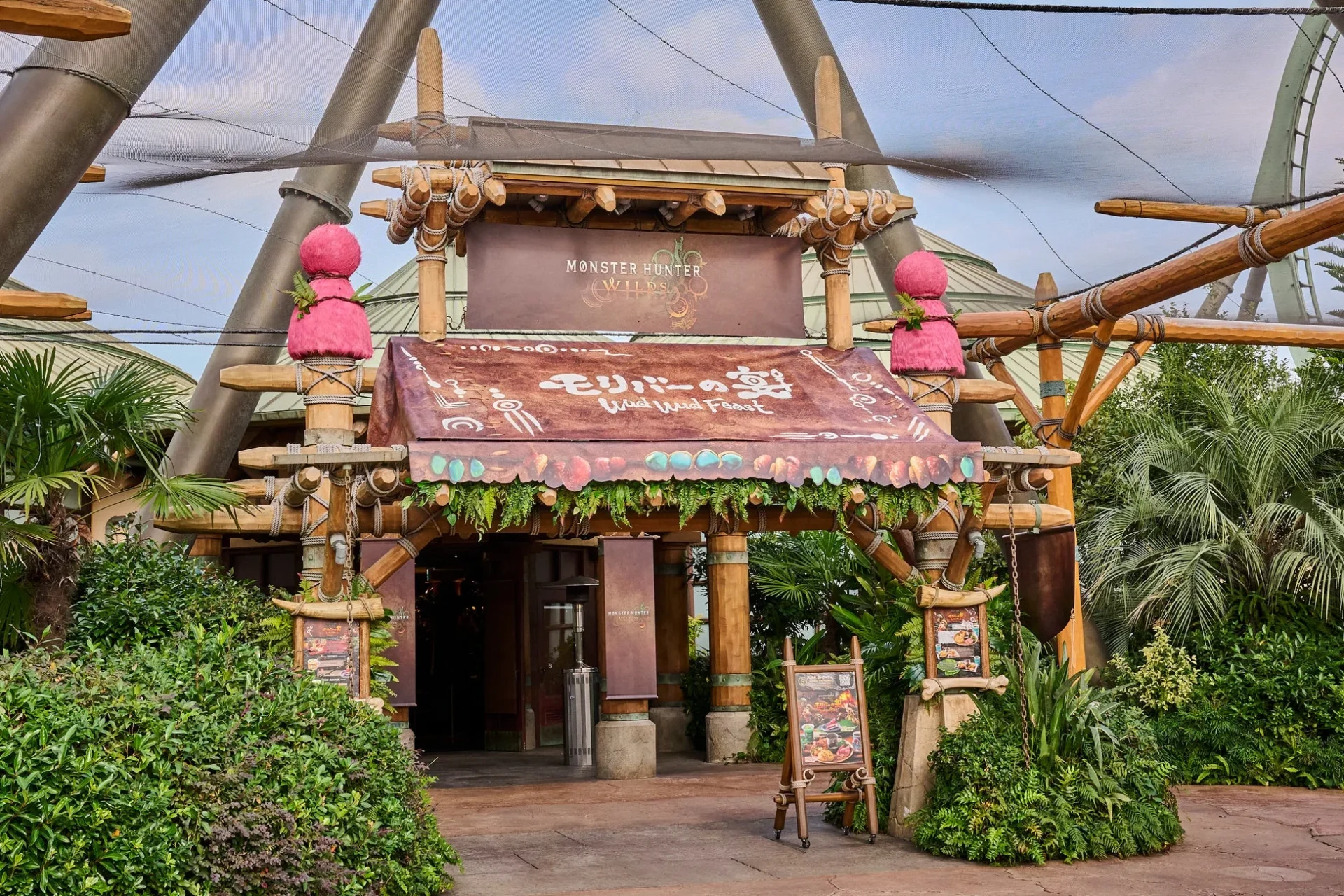 ユニバーサル・スタジオ・ジャパン『モンスターハンターワイルズ ~モリバーの宴~』レストラン外観