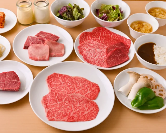 ビーフキッチンの多彩な焼肉とサイドメニュー