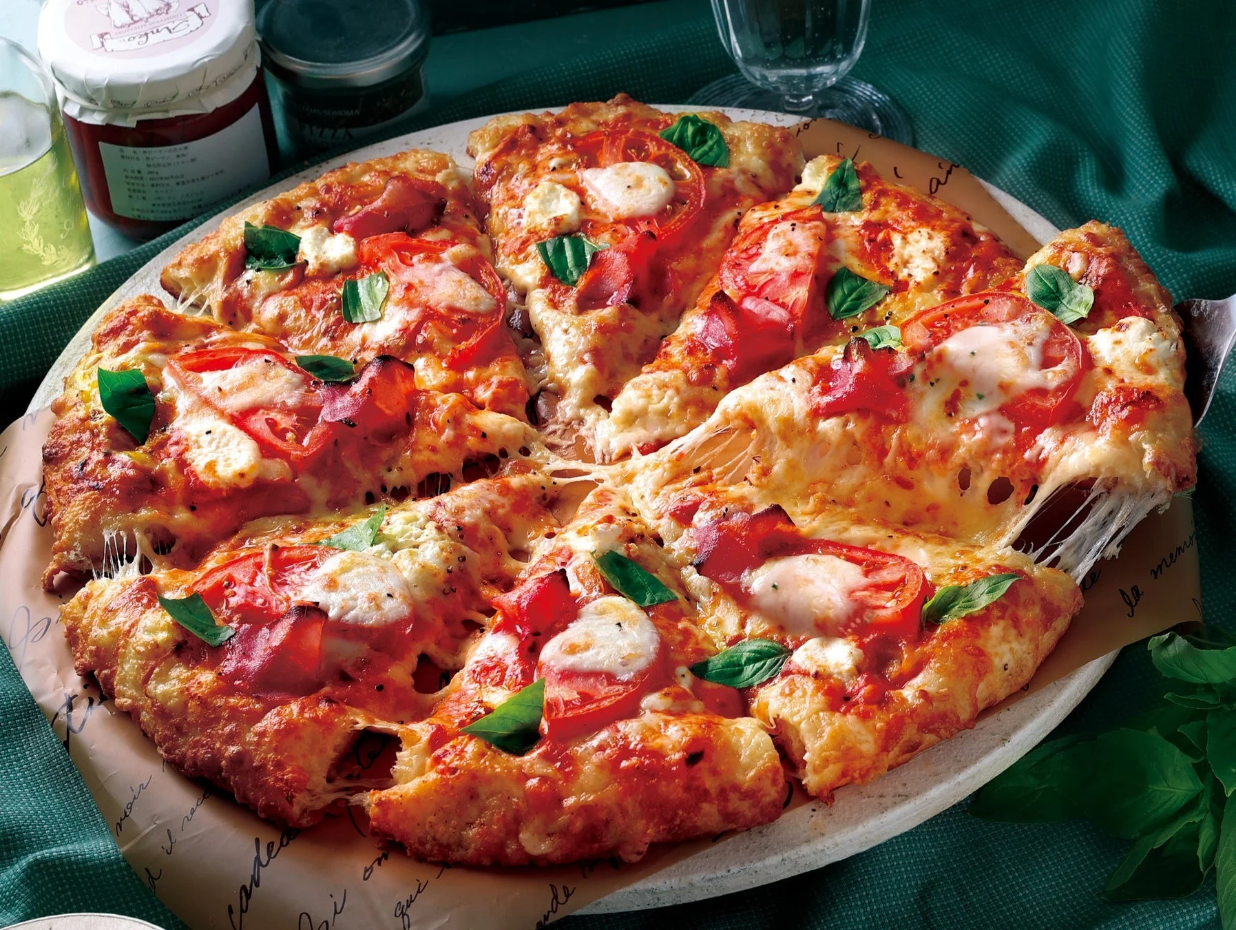 生ハムとトマトクリームが贅沢なピザーラのマルゲリータ