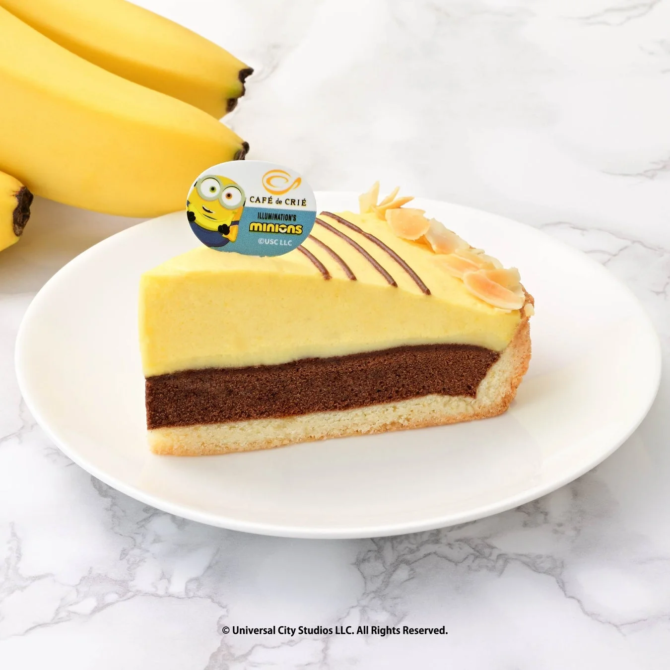 ミニオンのボブが描かれたピックが添えられたバナナタルト