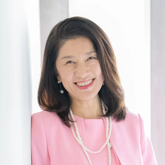 ファイナンシャルプランナー森本貴子氏の笑顔のポートレート