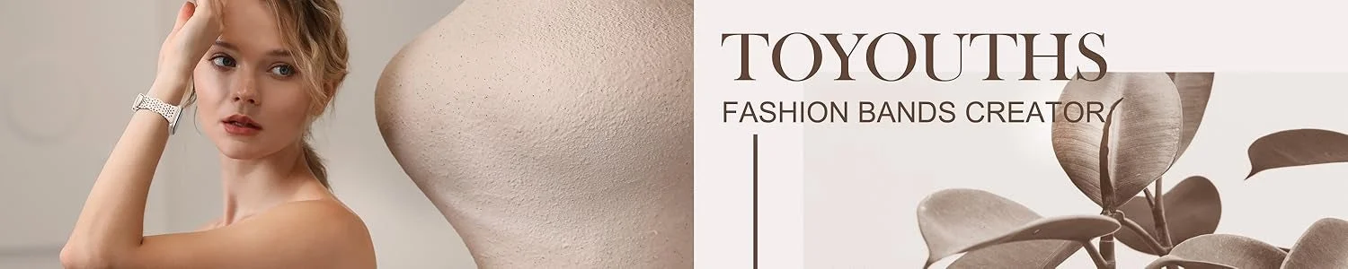 TOYOUTHSのロゴとApple Watchバンドを着用したモデル