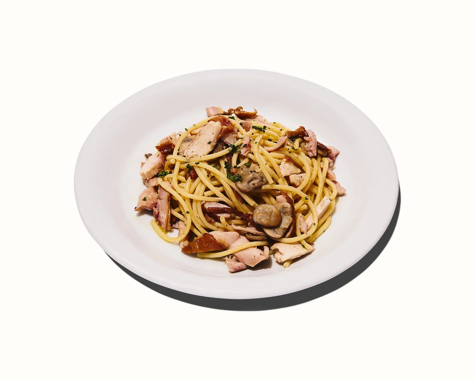 スモークチキンときのこを使ったペペロンチーノ