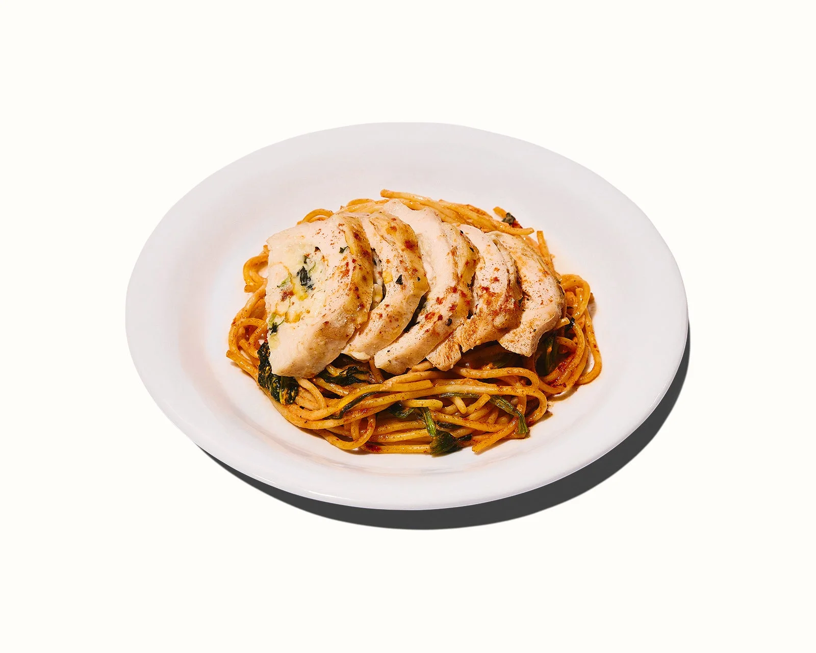 五穀味鶏胸肉ローストがのったトマトクリームパスタ