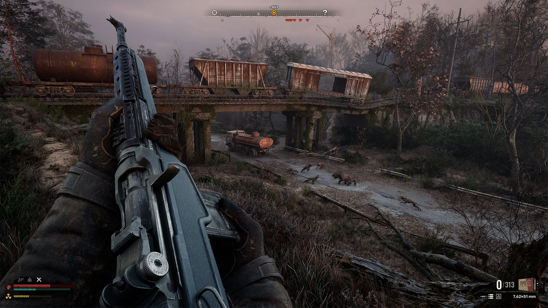 荒廃した高架下の地域でクリーチャーと遭遇するゲームプレイ