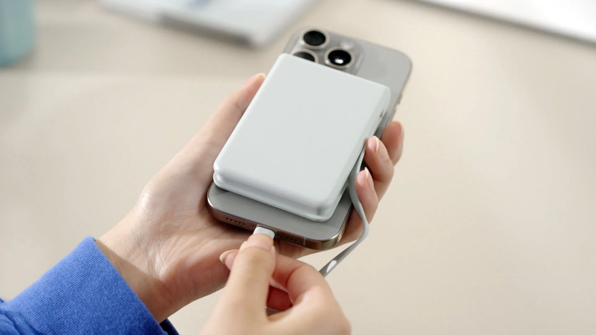 スマホに吸着するケーブル内蔵モバイルバッテリー！　『CIO Mate Powerbank002』が11月21日より予約販売開始