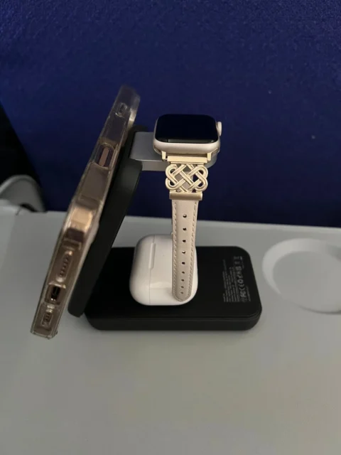 RORRYのワイヤレス充電器でiPhone、Apple Watch、AirPodsを同時充電