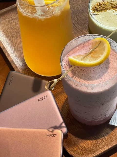 RORRYの巻き取り式ケーブル内蔵モバイルバッテリーH1/H4の複数カラー