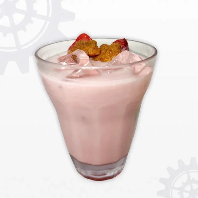 ファンミーティング限定ドリンク「ロボ子さんのメカ・ストロベリーミルク」。いちごが飾られたピンク色のドリンク。
