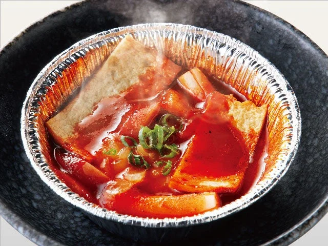 ソーセージと餅を麻辣風味のソースで煮込んだ梨泰院麻辣ソトクソトクホイル焼き