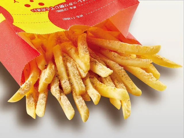 プリンクルパウダーがたっぷりかかった明洞ポテふる（フライドポテト）