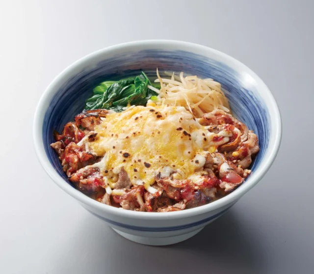 たっぷりチーズカルビ丼