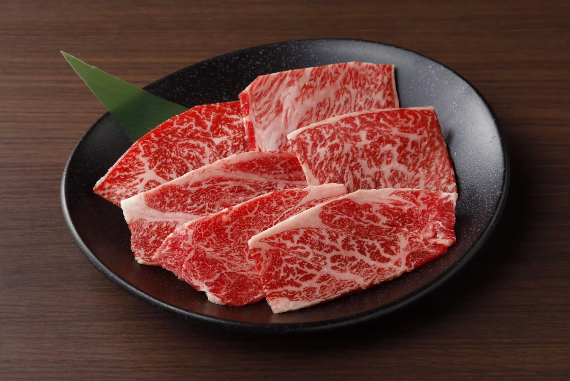 程よい霜降りと赤身のバランスが絶妙な牛角の黒毛和牛上赤身くらした。