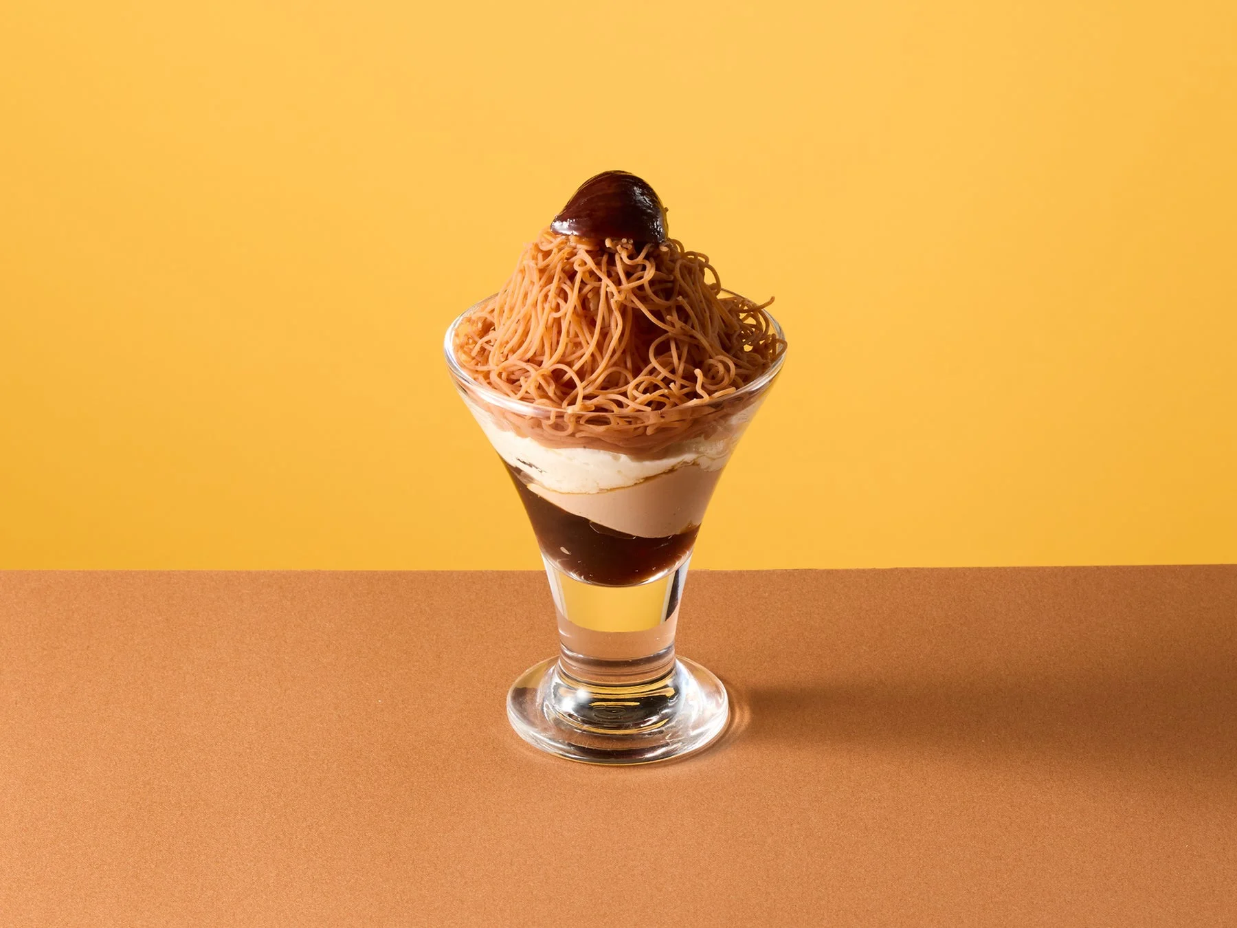 ココスのしぼりたてモンブランのミニパフェ。栗のペーストがたっぷりかかっている