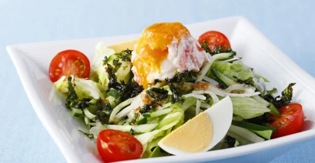 新鮮野菜と卵の和民サラダ