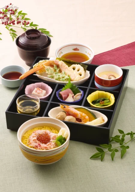 和食さとの四季めぐり膳かにいくらちらし