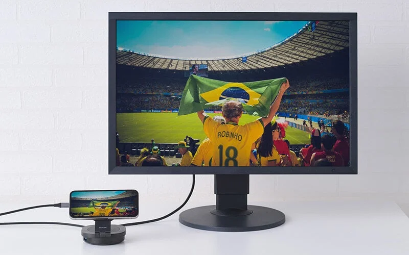 スマートフォンから大型ディスプレイに動画を出力して楽しむ