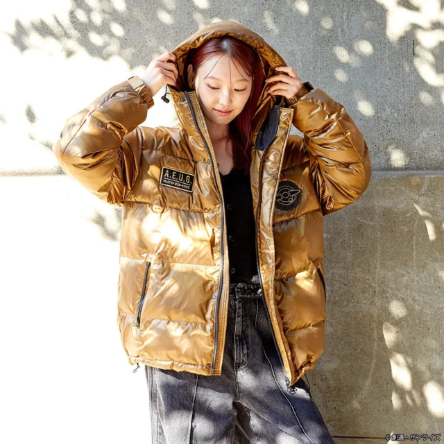 STRICT-G nishikawaアップサイクルダウンジャケット 百式モデル着用(女性、フード)