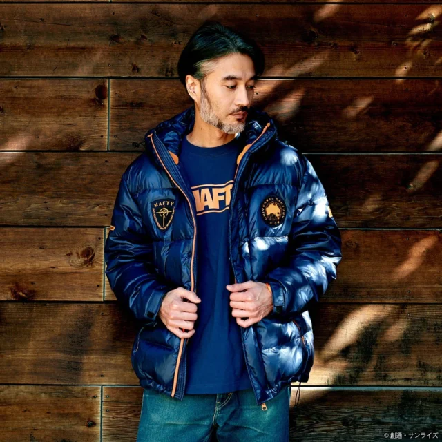 STRICT-G nishikawaアップサイクルダウンジャケット マフティーモデル着用(男性、Tシャツ)