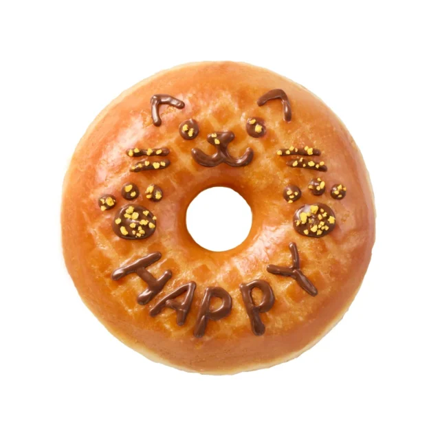 デコレーションキットで飾られたドーナツ（猫の顔とHAPPYの文字）