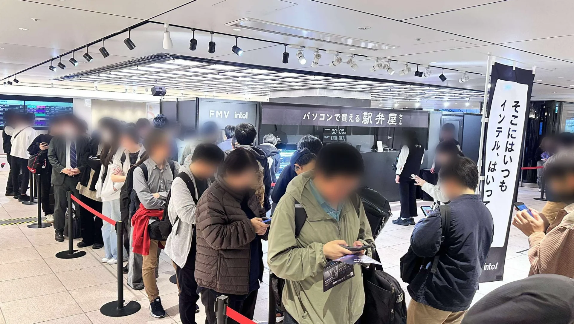 東京駅イベント「#パソコンで買える駅弁屋さん」の行列風景