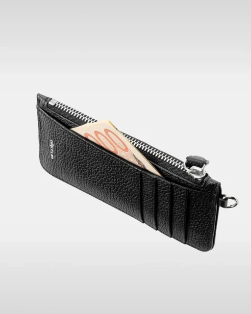 マイクロフラグメントケースの内部、紙幣とカードを収納した様子