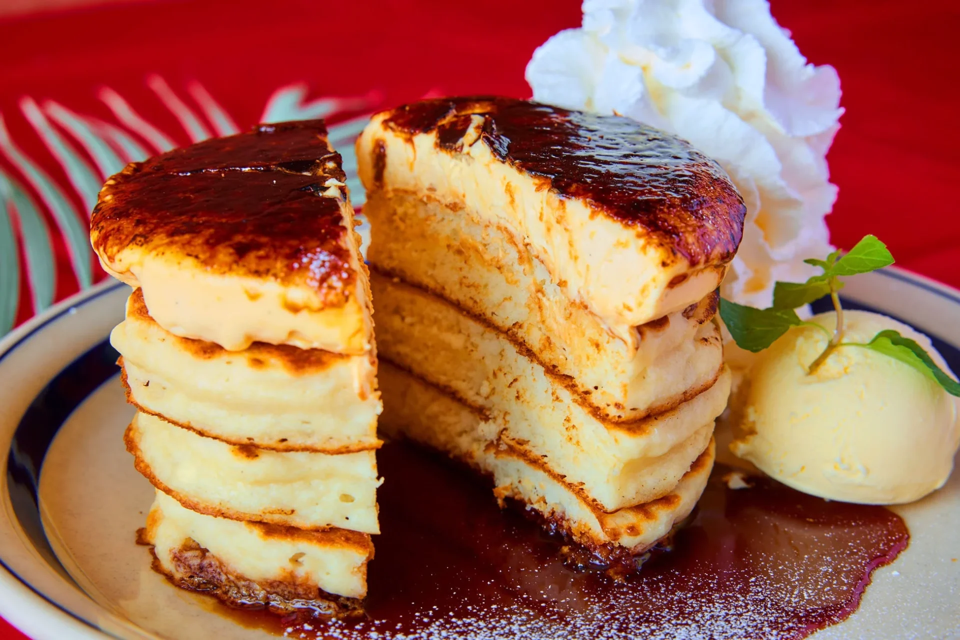 コナズ珈琲 クラシックブリュレパンケーキの断面