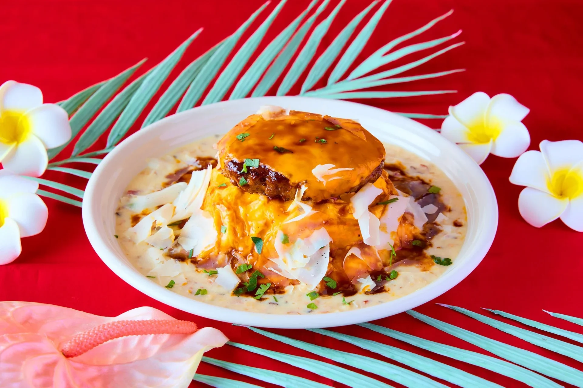 コナズ珈琲 チーズホワイトポルチーニロコモコ