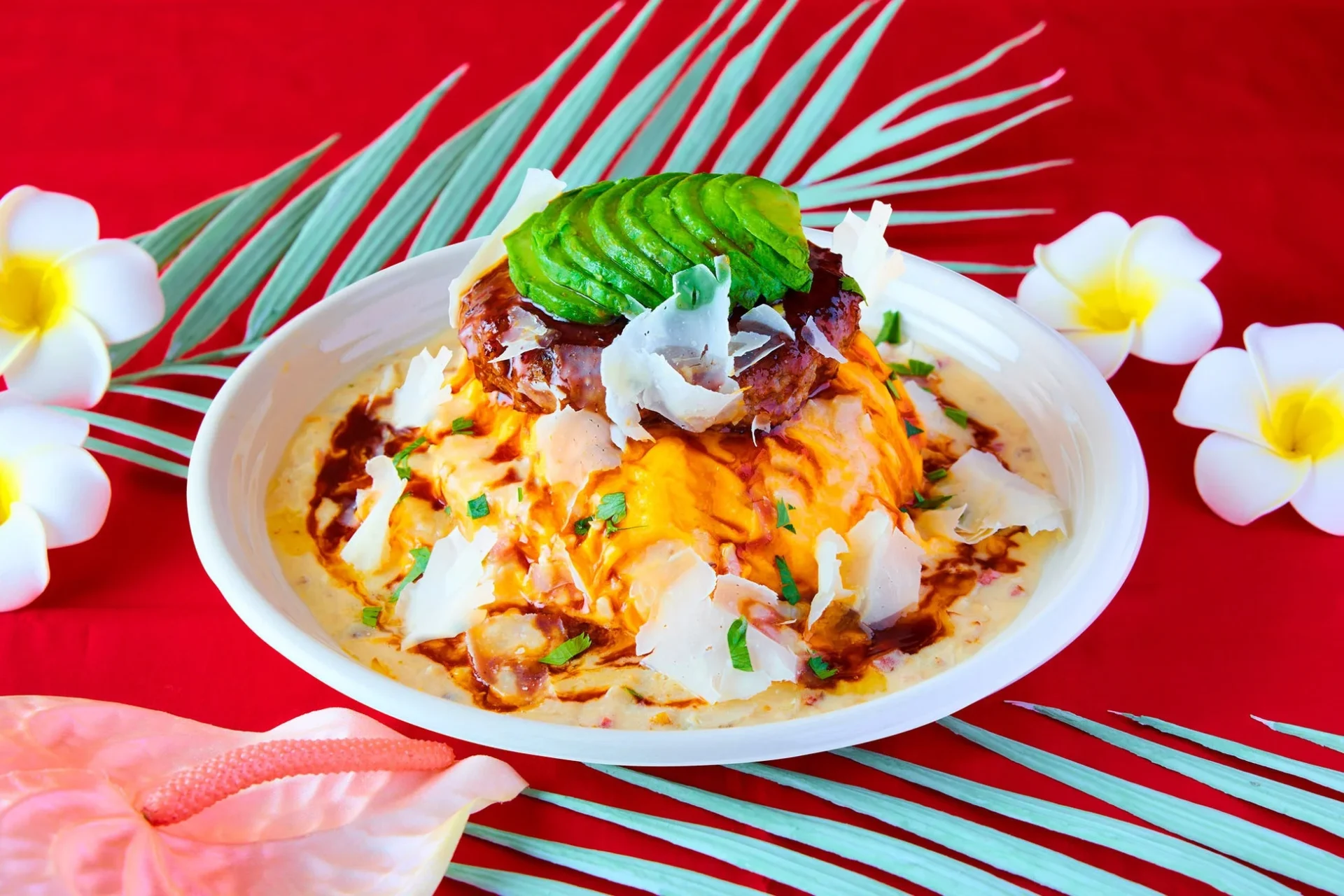 コナズ珈琲 アボカドホワイトポルチーニロコモコ